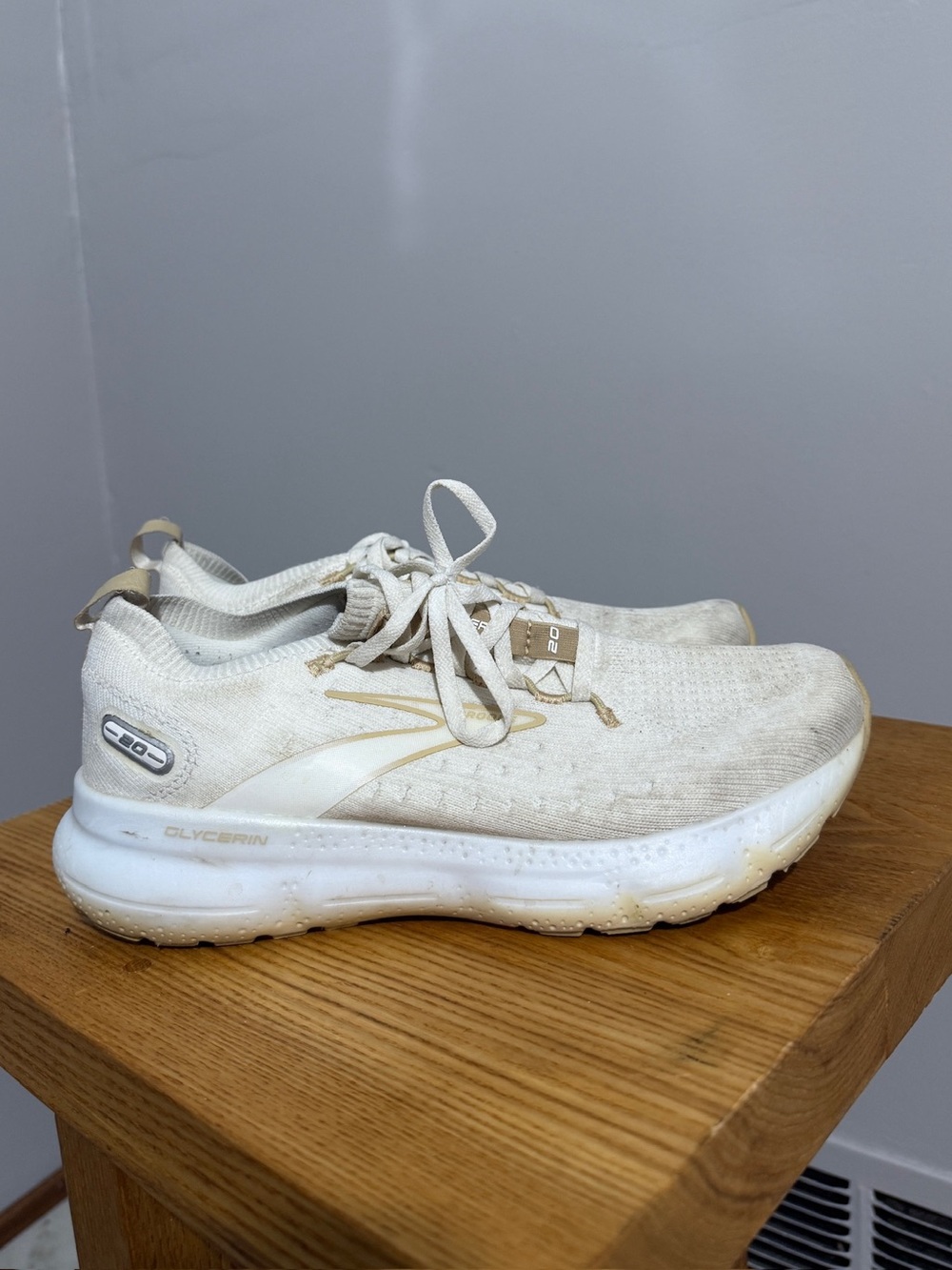 Brooks Glycerin StealthFit 20 Womens White Cream Knit Running Walking Shoes